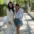 Paola Minaccioni al Belmond Hotel Caruso: «Ridere delle contraddizioni umane è la mia forza. E il lusso? Deve essere semplice»