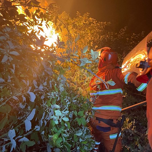 A Ravello incendio durante fuochi per San Pantaleone: non è la prima volta che accade