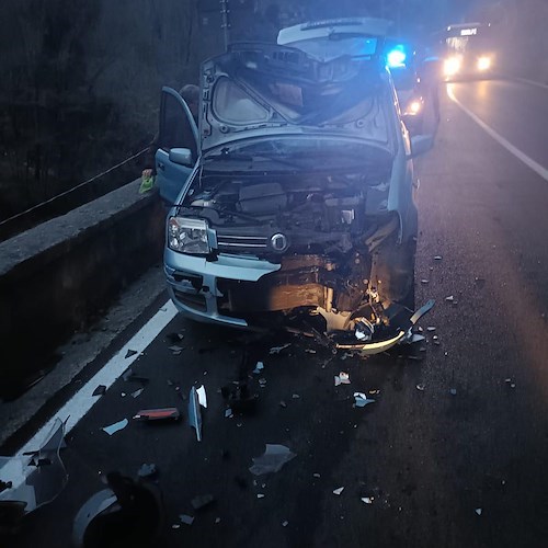 Brutto incidente a Ravello: frontale tra auto e moto, giovani in ospedale [FOTO]