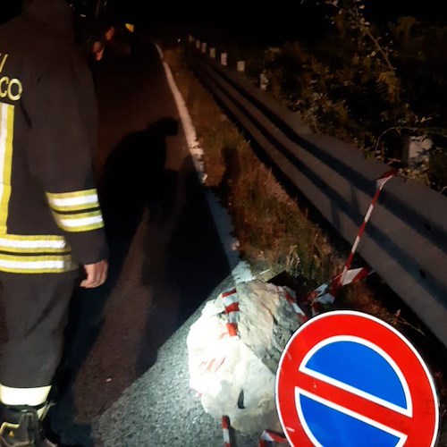 Caduta di massi sulla Ravello-Chiunzi: vigili del fuoco in azione, prevista verifica geotecnica