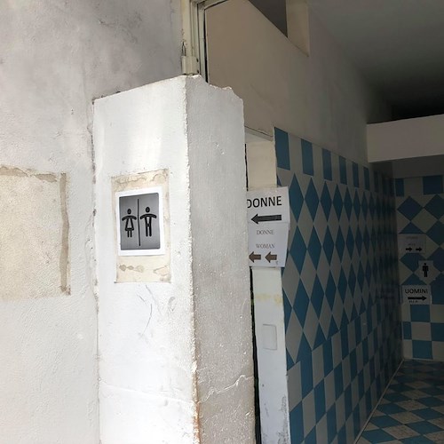 Carenze igieniche ai bagni pubblici di Ravello, la denuncia dei consiglieri di minoranza [FOTO]