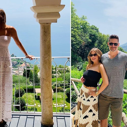 Dalle terrazze dell'Hotel Caruso di Ravello, l'attrice Sofia Vergara sfoggia un meraviglioso abito in pizzo di Luisa Positano /foto