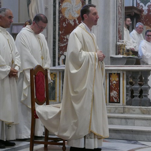 Don Angelo Mansi Celebra 43 Anni di Devoto Sacerdozio