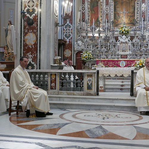 Don Angelo Mansi Celebra 43 Anni di Devoto Sacerdozio