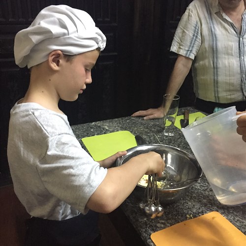 Henry, 'piccolo lord' con la passione per la cucina: indimenticabile esperienza al Rossellini’s di Ravello [FOTO]  