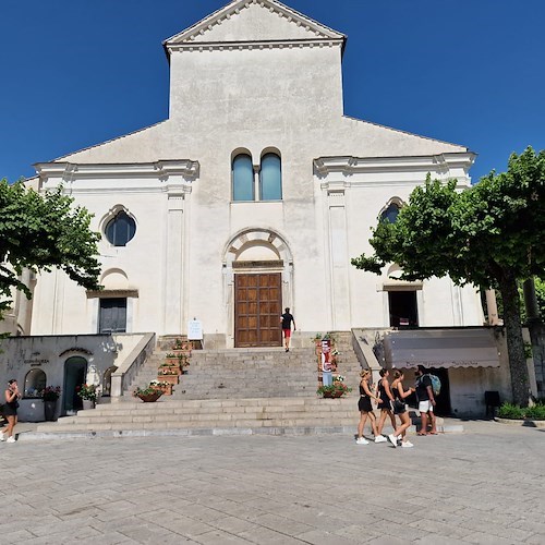 Immobile con attività commerciale avviata in vendita a Ravello 