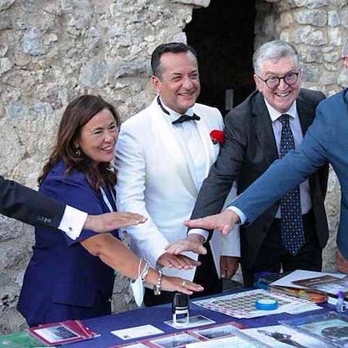 Inaugurato il "Ravello Festival", sul palco una grande torta per celebrare il traguardo della 70esima edizione