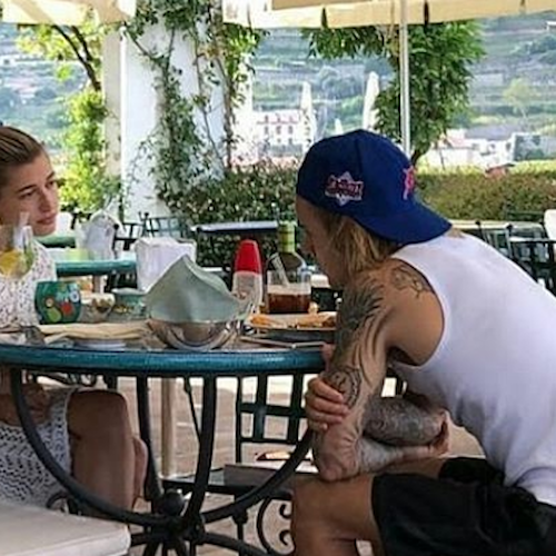 Justin Bieber a Ravello: pop star in vacanza con la modella Hailey Baldwin 