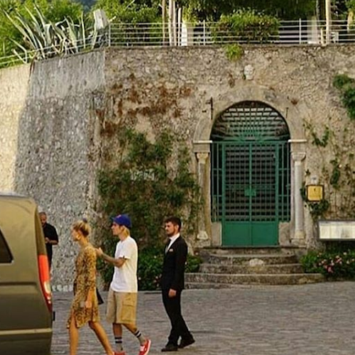 Justin Bieber a Ravello: pop star in vacanza con la modella Hailey Baldwin 