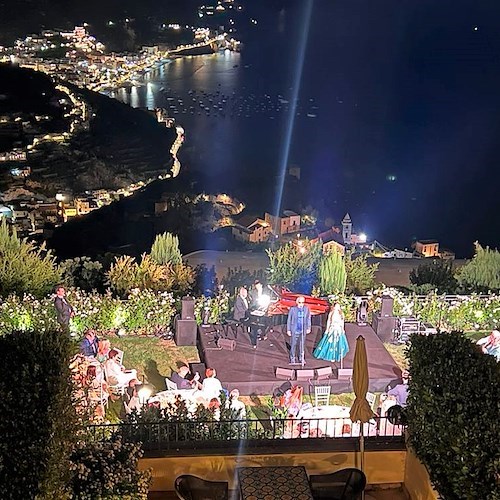 L'Hotel Caruso di Ravello diventa il palco del tenore Andrea Bocelli per l'idillio di Spielberg e degli ospiti