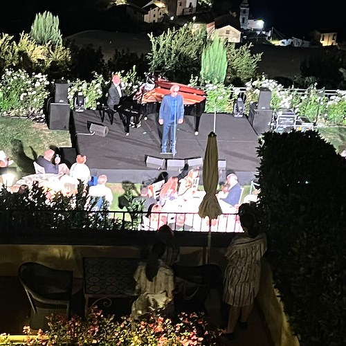 L'Hotel Caruso di Ravello diventa il palco del tenore Andrea Bocelli per l'idillio di Spielberg e degli ospiti