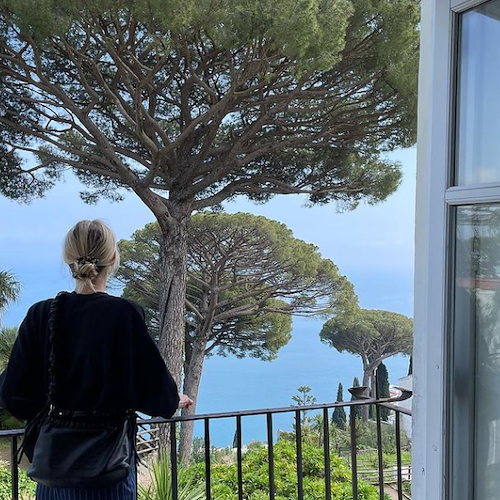 Liis Lemsalu in Costa d'Amalfi, per la cantante relax a Positano e Ravello / FOTO 