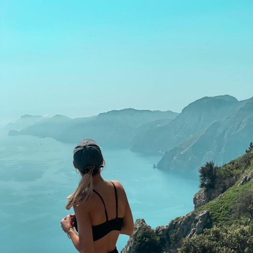 Liis Lemsalu in Costa d'Amalfi, per la cantante relax a Positano e Ravello / FOTO 