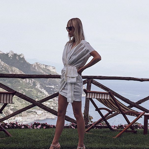 Linda Tol si gode Ravello: vacanza per la fashion influencer e modella