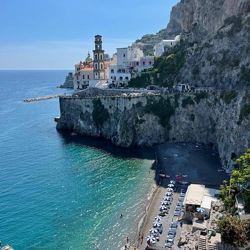 Messa in sicurezza del costone roccioso, chiusa per lavori la spiaggia di Castiglione