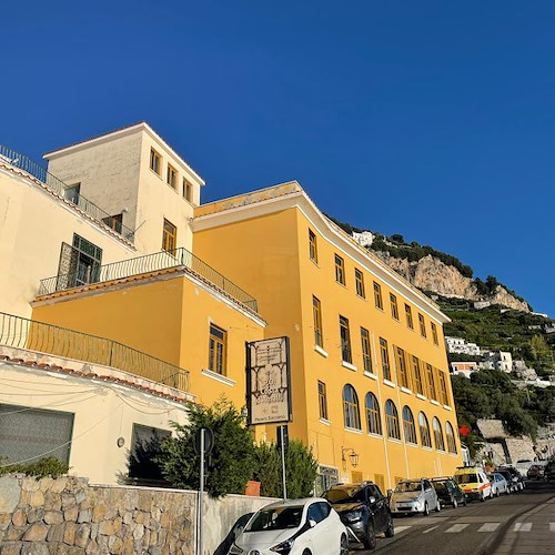 Ospedale Costa d'Amalfi: carenza di vaccini Pfizer, prime e terze dosi con Moderna 