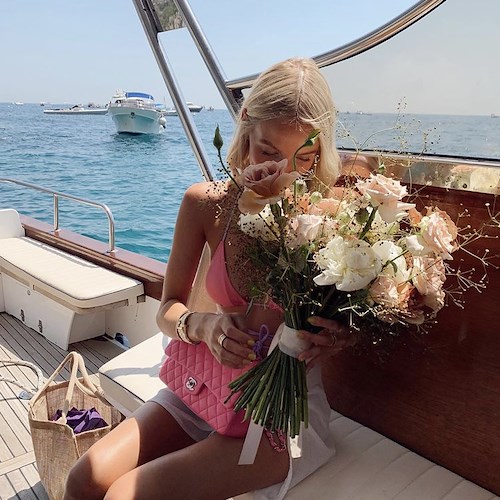 Per l'influencer Leonie Hanne compleanno all’hotel “Le Sirenuse” di Positano: «Questo è il mio posto preferito»