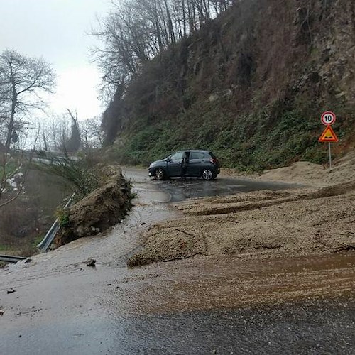 Pioggia provoca nuova colata di fango su Ravello-Tramonti: strada impraticabile [FOTO]