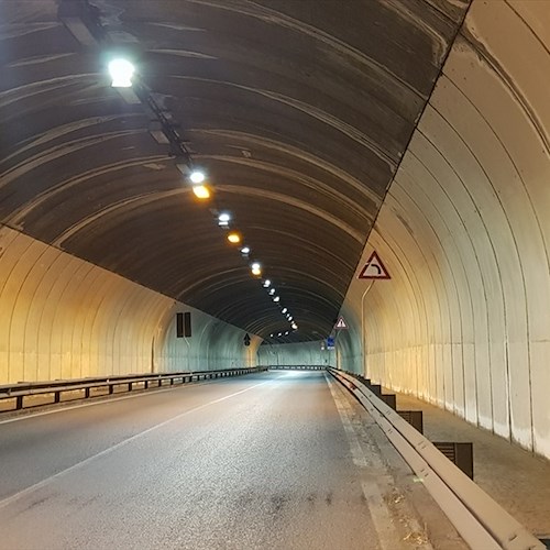 Ravello, 23-25 luglio limitazioni notturne a traffico per tinteggiatura tunnel grande