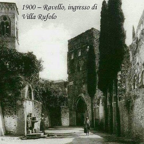 Ravello, abbattuto il penultimo cipresso secolare all'ingresso di Villa Rufolo [FOTO] 