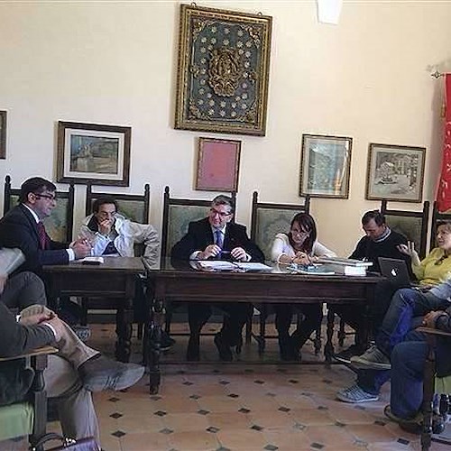 Ravello, Consiglio comunale straordinario approva convenzione con Minori