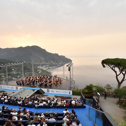 Ravello, il concerto all’alba sarà diretto per la prima volta da una donna: la stella nascente Erina Yashima