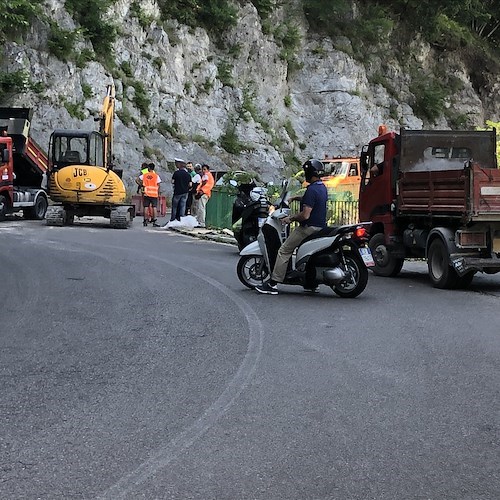 Ravello, quel buchino sulla strada nascondeva una grossa voragine |STRADA RIAPERTA [FOTO-VIDEO]