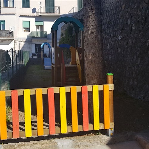 Ravello, restyling al parco giochi nei giardinetti della scuola [FOTO]