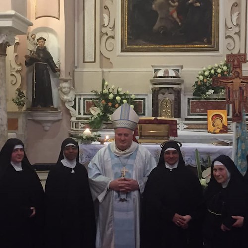 Ravello, un nuovo ingresso al Monastero di Santa Chiara: Suor Angela Maria è 'Sposa di Cristo' per sempre
