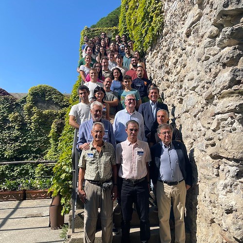 Scuola estiva di fisica e matematica a Ravello: il sindaco Vuilleumier incontra i partecipanti a Villa Rufolo