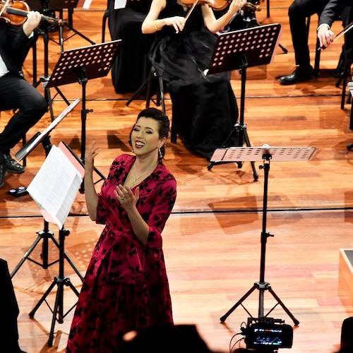 Tre bis e tanti applausi per il soprano Lisette Oropesa, che ha debuttato a Ravello per il Concerto di Santo Stefano