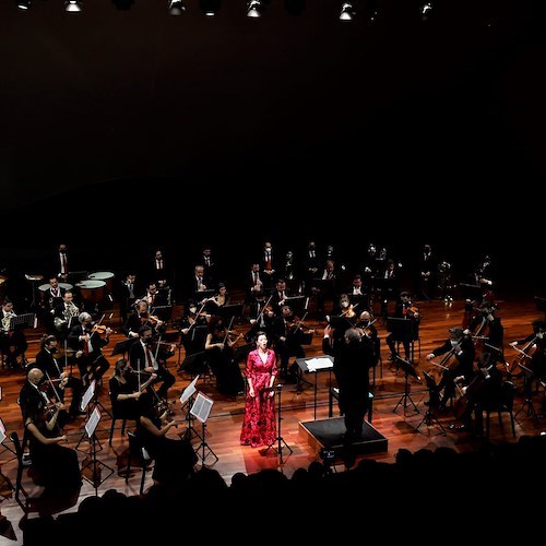 Tre bis e tanti applausi per il soprano Lisette Oropesa, che ha debuttato a Ravello per il Concerto di Santo Stefano