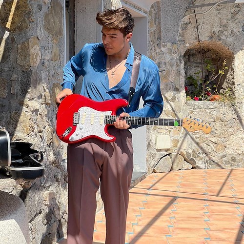 È uscito "Cabriolet Panorama", il nuovo singolo dei The Kolors. Il videoclip girato in Costiera Amalfitana /FOTO