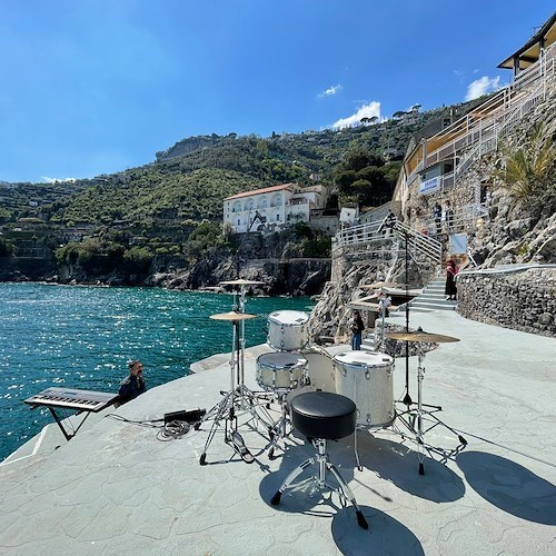 È uscito "Cabriolet Panorama", il nuovo singolo dei The Kolors. Il videoclip girato in Costiera Amalfitana /FOTO