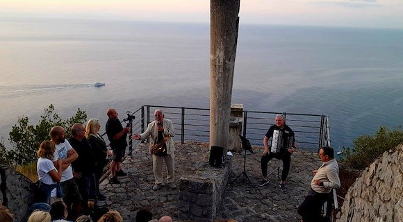 "Verso l’Alba" al Belvedere dello Ziro: musica e natura incantano Scala